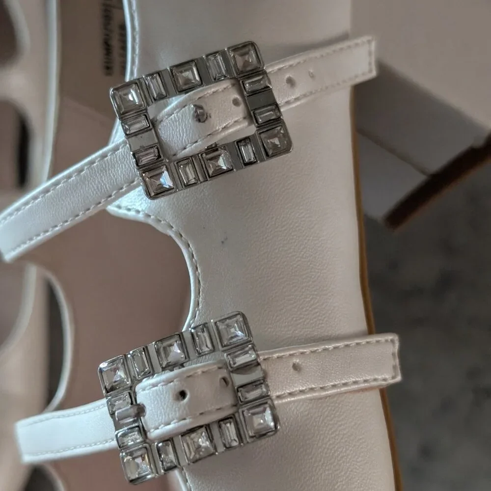 Dream Pairs Girls Mary Jane Dress Shoes –White Pumps w/Rhinestone Buckle – Size5 - Picture 4 of 5